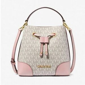 Michael Kors Bucket Crossbody